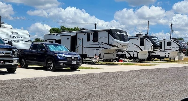 Full Hookup: 30 & 50 Amp at Eagle Resorts RV Park